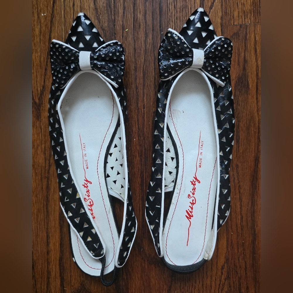 Vintage Leather Made In Italy Flats In Perforated Leather With Bow Detail - 38